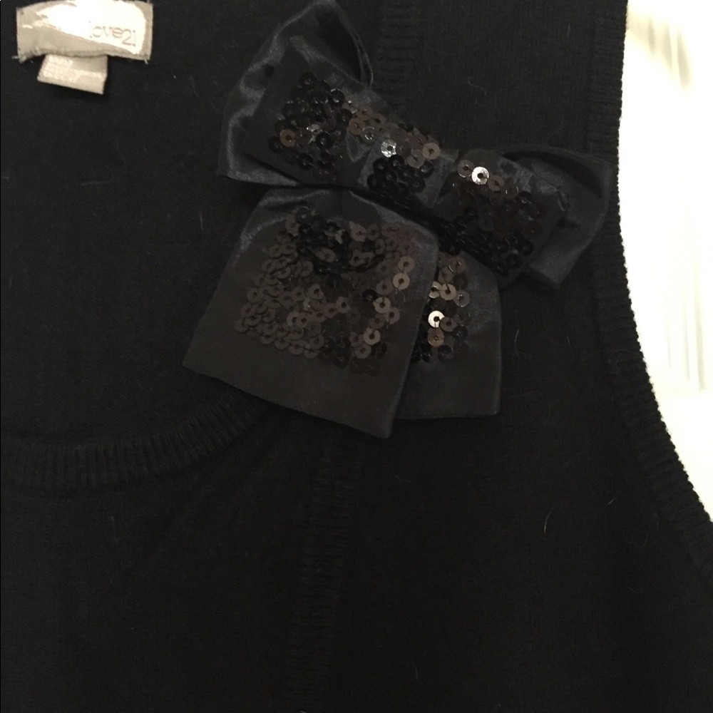 Black knit sleeveless bow sweater
